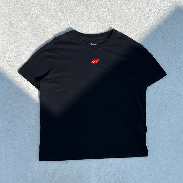 나이키 블랙 립 스우시 반팔티셔츠