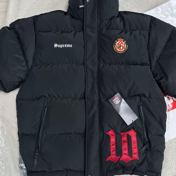 슈프림 엄브로 콜라보 패딩 사이즈 S