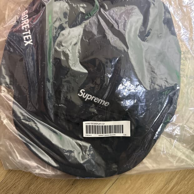 (S/M)슈프림 GORE-TEX 이어플랩 캡- 블랙