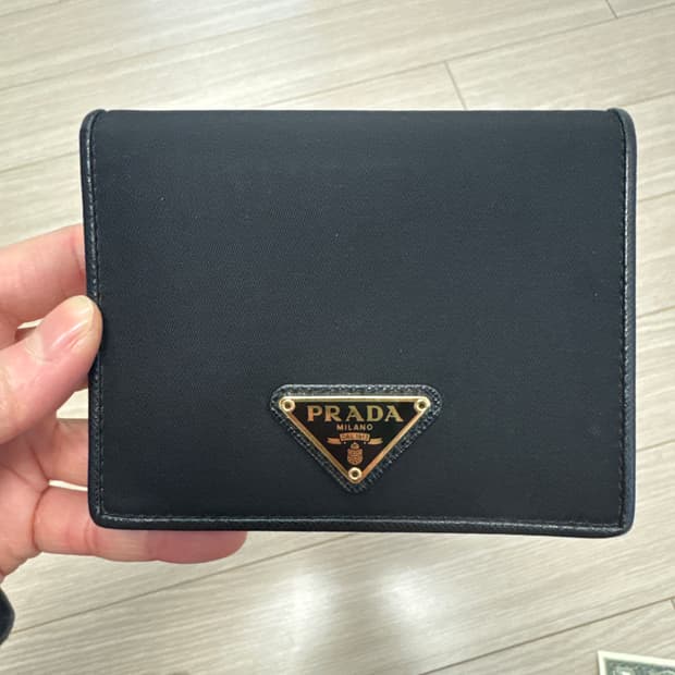 프라다 테수토 반지갑