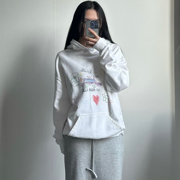 더 뮤지엄 비지터 그래픽 페인팅 후드티