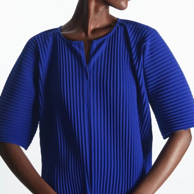 COS 코스 신형 플리츠 반집업 니트 S