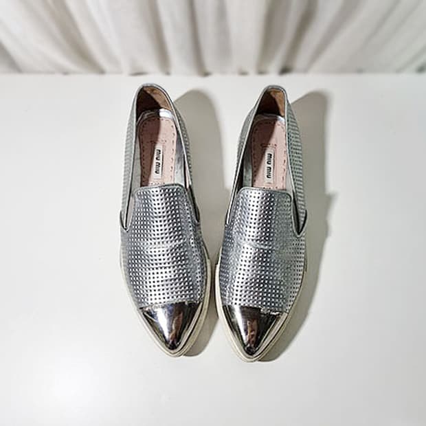 미우미우 슬립온 240