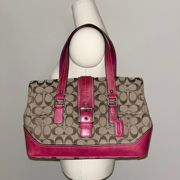 📦2000s Coach Hot Pink shoulder bag