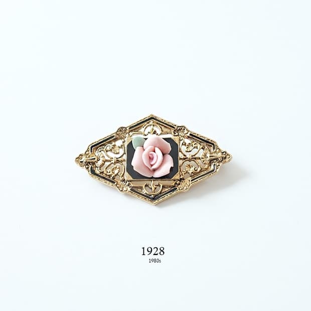 1980s  핸드메이드 포세린 빅토리안 1928 빈티지브로치
