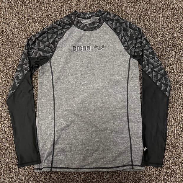 아레나 래쉬가드 수영복 긴팔티셔츠 그레이 90(S)