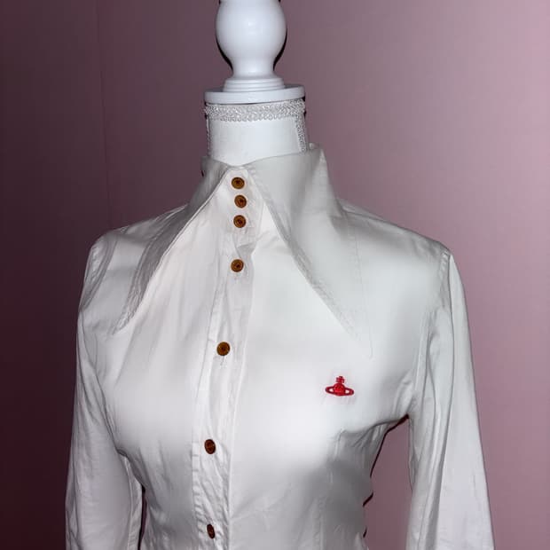 비비안웨스트우드 레드라벨 롱카라 하이넥 셔츠 화이트 클래식 