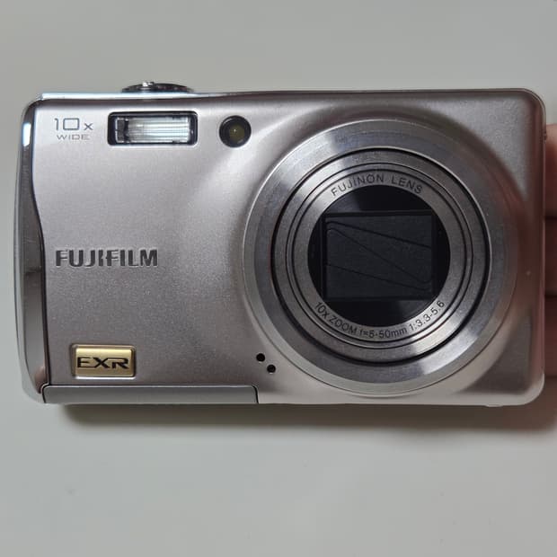 후지필름 파인픽스 F85EXR 카메라