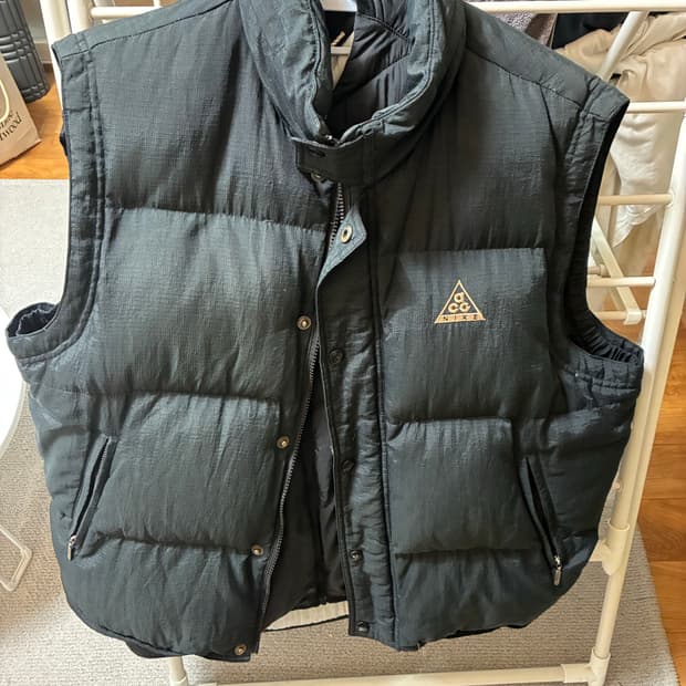 나이키acg 넉다운 조끼패딩