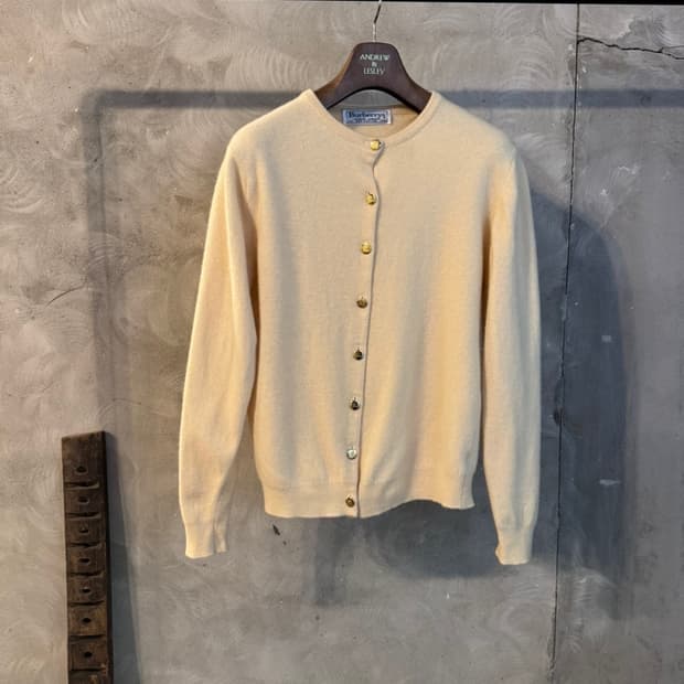 버버리 램스울 금장 가디건 55