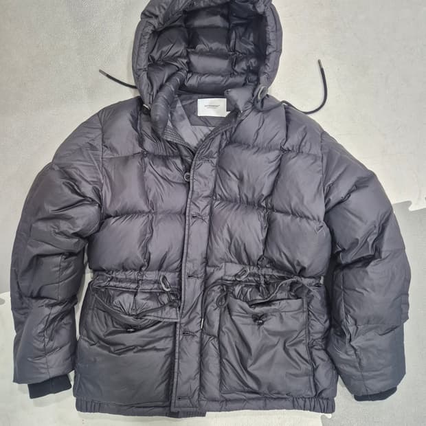 아웃스탠딩 카라코람 구스 패딩 2사이즈 블랙