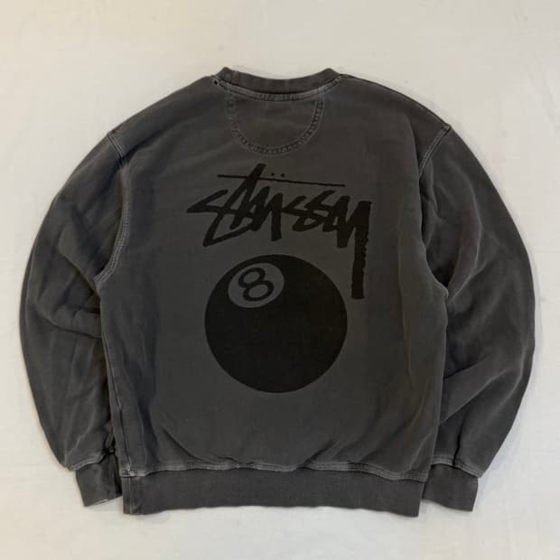 스투시 8볼 피그먼트 맨투맨 스웻셔츠 블랙