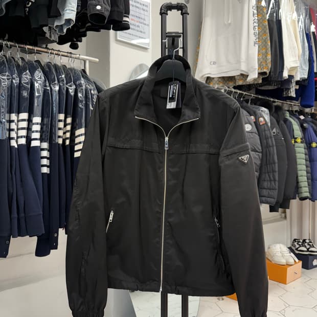 [54] 프라다 삼각로고 리나일론 바람막이