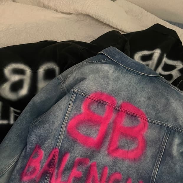 [S] 발렌시아가 중청 네온 스프레이 데님 오버핏 자켓