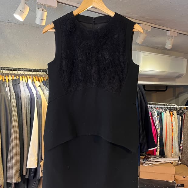 마인 블랙 텍스쳐 슬리브리스 원피스