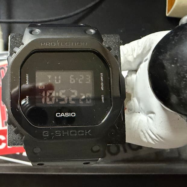 지샥 DW-5600BBN 티타늄 커스텀 제품 판매합니다.