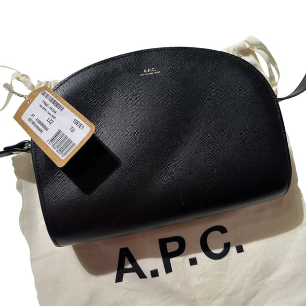 (새상품) APC 아페쎄 하프문 데미룬 사피아노 숄더백 블랙