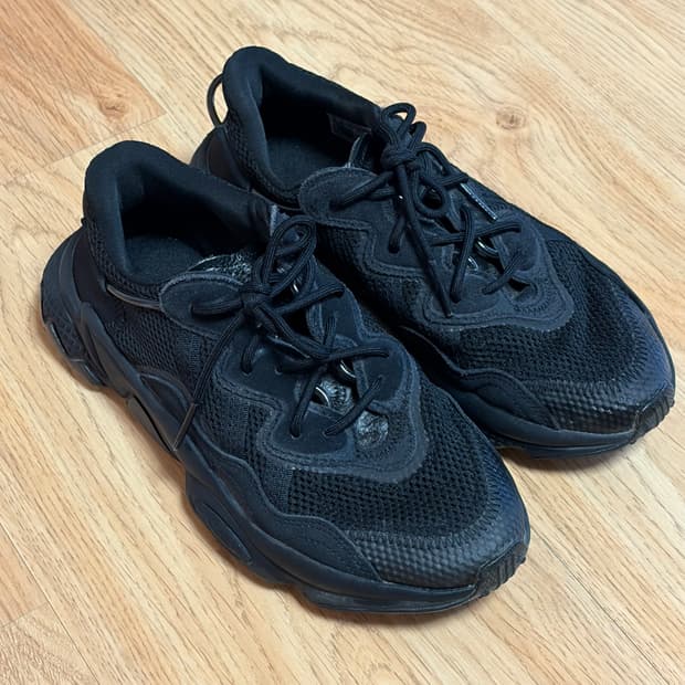 아디다스 오즈위고 트리플블랙 240