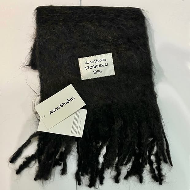 아크네스튜디오 모헤어 머플러/블랙 멀티