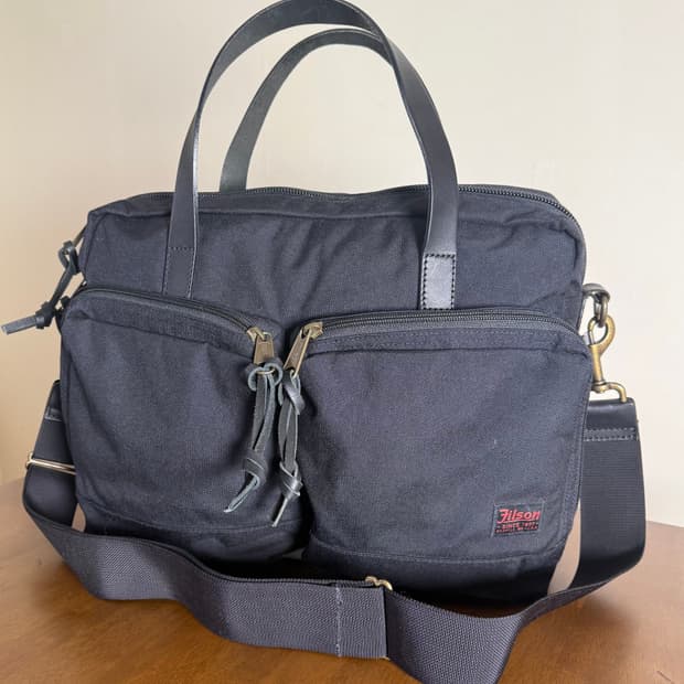 Filson 브리프케이스 – 다크 네이비