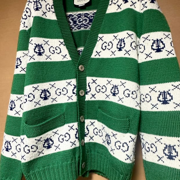 구찌(Gucci) GG 자카드 스트라이프 니트 가디건