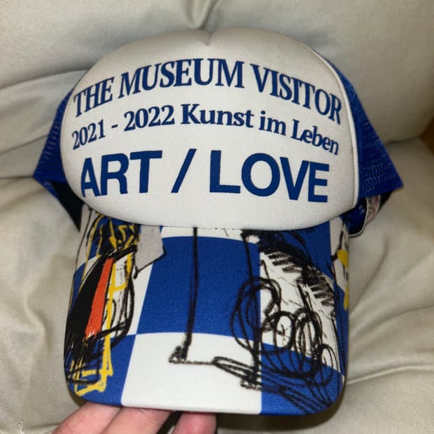 더뮤지엄비지터 볼캡