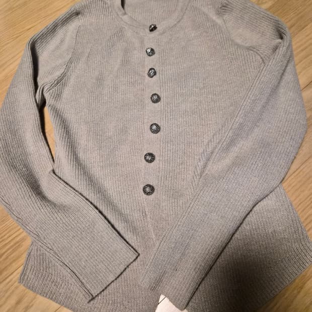 단추가 예쁜 가디건