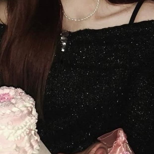 세실맥비 보석 빅리본 오프숄더 니트 블랙 미니 원피스 히메 오네갸루