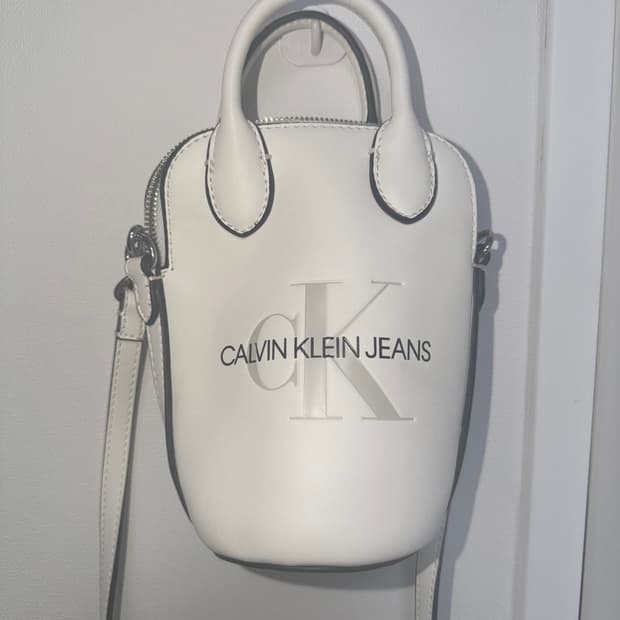 캘빈클라인 여성 크로스백 화이트