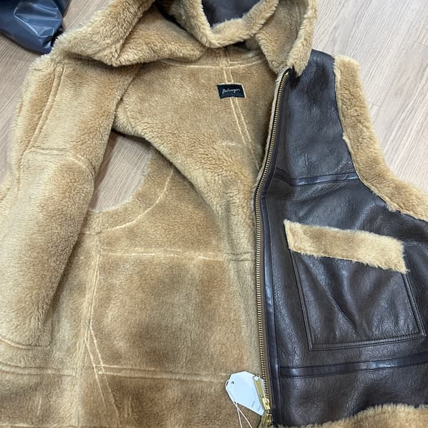 비헤비어 털조끼 새제품 