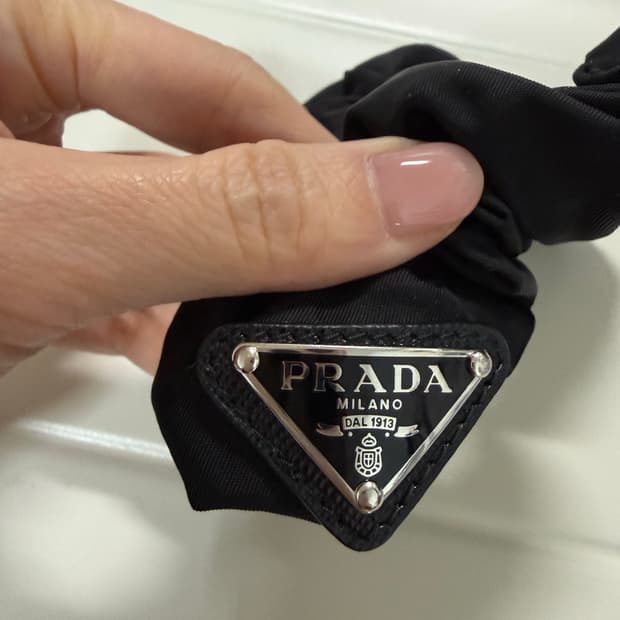 프라다 리나일론 크런치
