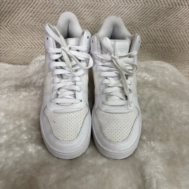 나이키 코트 버로우 미드탑 스니커즈