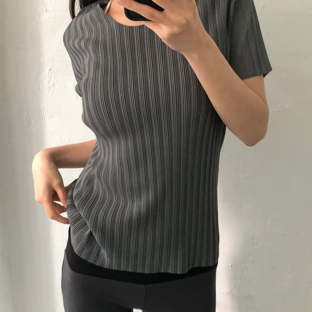 Pleats Please 플리츠플리즈 그레이 플리츠 티셔츠
