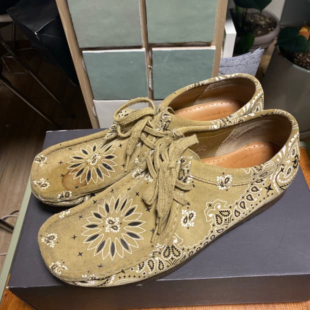 슈프림 x클락스 왈라비 