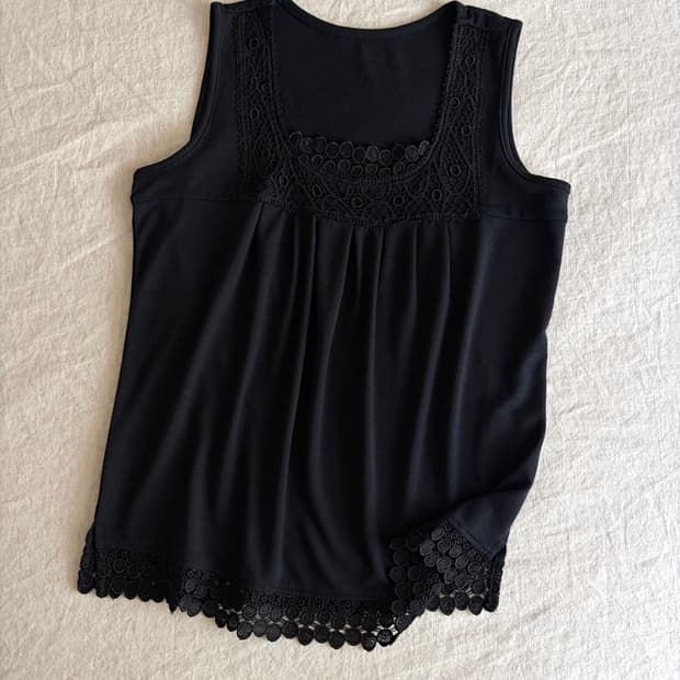 lace sleeveless top