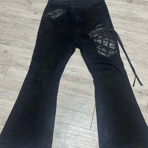 에모스텐스클럽 레더페치 플레어[2]