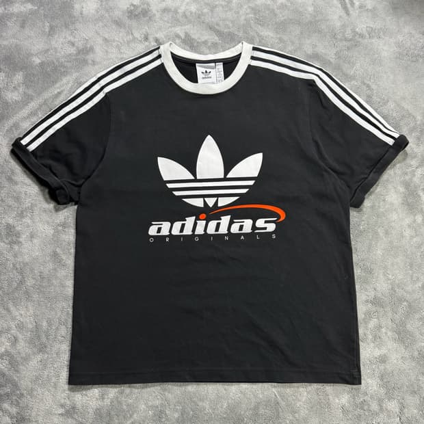 아디다스 빅로고 반팔 