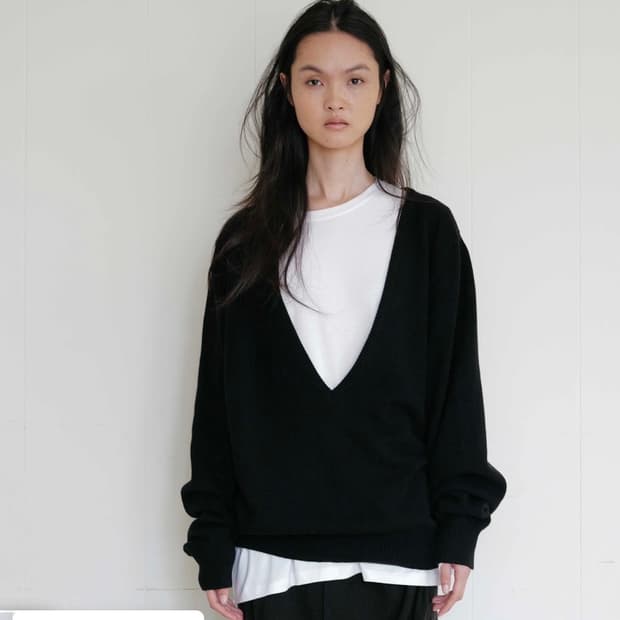 Repos 리포스 deep v- neck knit black 