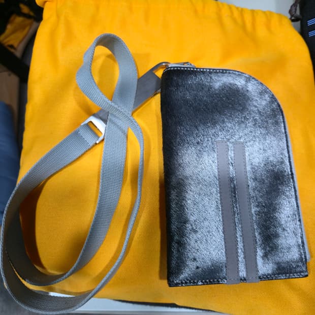 (정품) 릭 오웬스 카프 헤어 넥 월렛 - 상태 최상