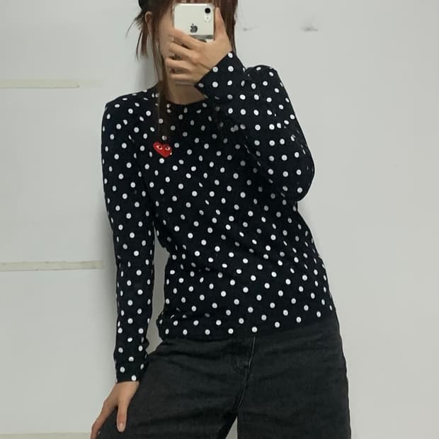꼼데가르송 레드 하트와펜 폴카 도트 긴팔 티셔츠 블랙