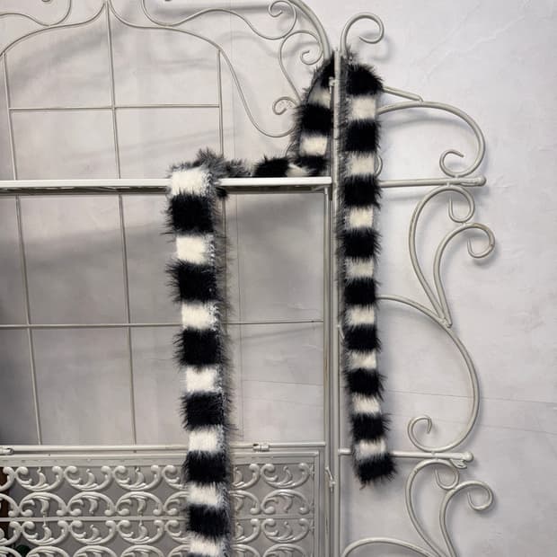 Black & white stripe fur knit muffler
