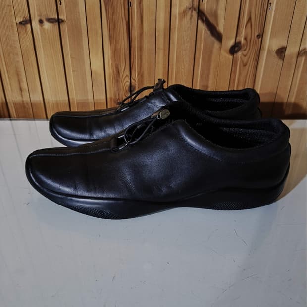 255mm 프라다 레더 스니커즈