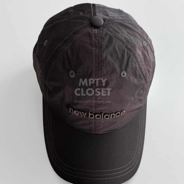 뉴발란스 글로시 나일론 볼캡 브라운