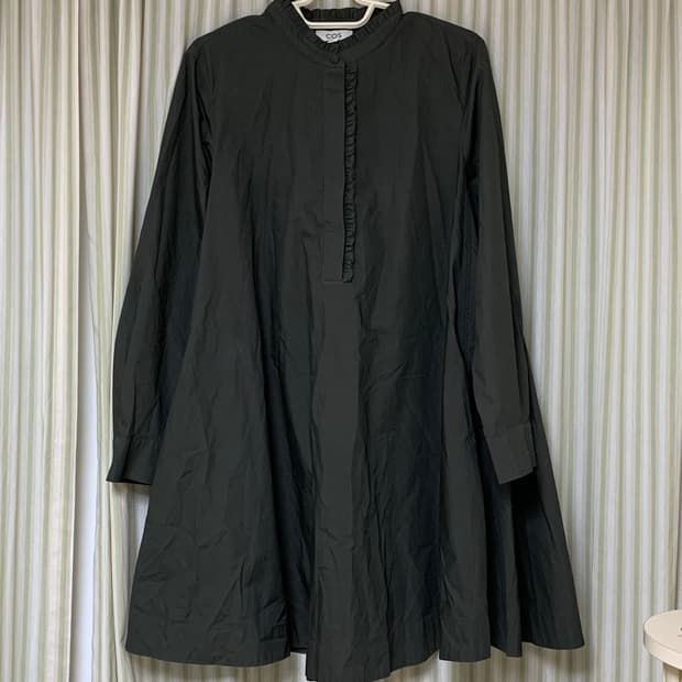 COS 코스 러플 스윙 미니 드레스