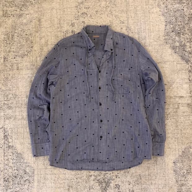 캐피탈 하트패턴 셔츠