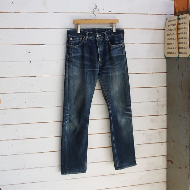 (착용컷) 리바이스 501 (남성용 32.5)