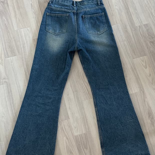 플레어진 부츠컷 데님