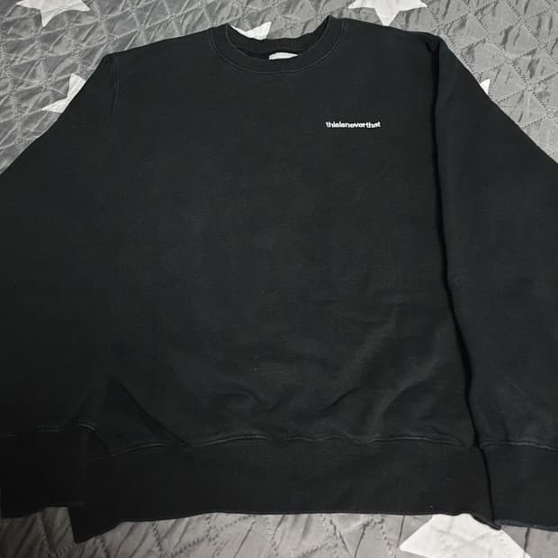 디스이즈네버댓 인터네셔널 자수 레터링 기모 맨투맨 (M)