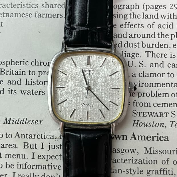 SEIKO DOLCE 텍스처 다이얼 쿼츠 드레스 워치