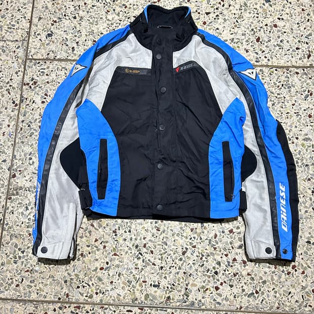 다이네즈(Dainese)의 D-Dry 텍스타일 바이크 재킷